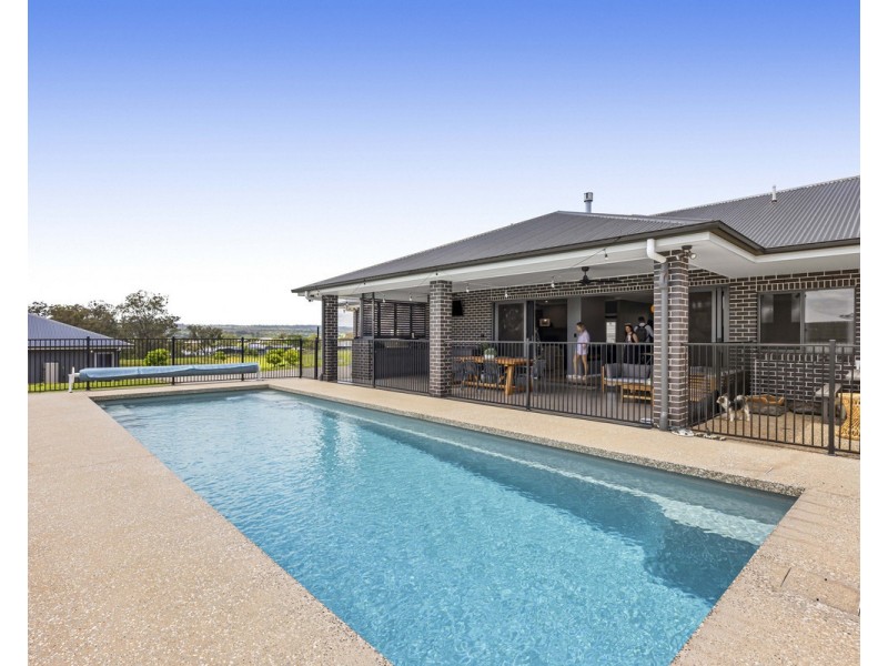 2 Drazen Place, Meringandan West QLD 4352