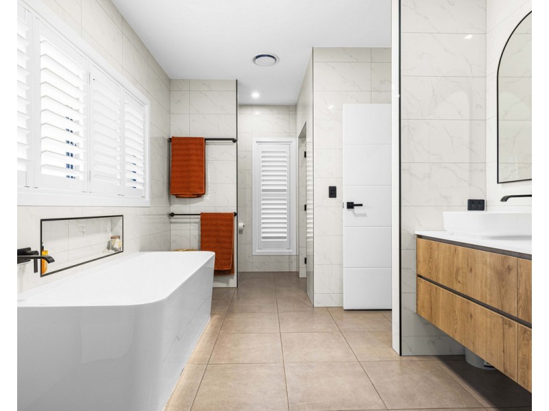 2 Drazen Place, Meringandan West QLD 4352