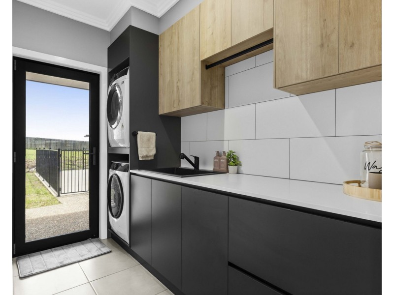 2 Drazen Place, Meringandan West QLD 4352