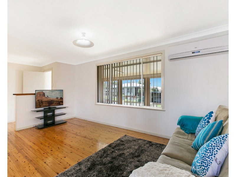 18 Loch Street, Centenary Heights QLD 4350