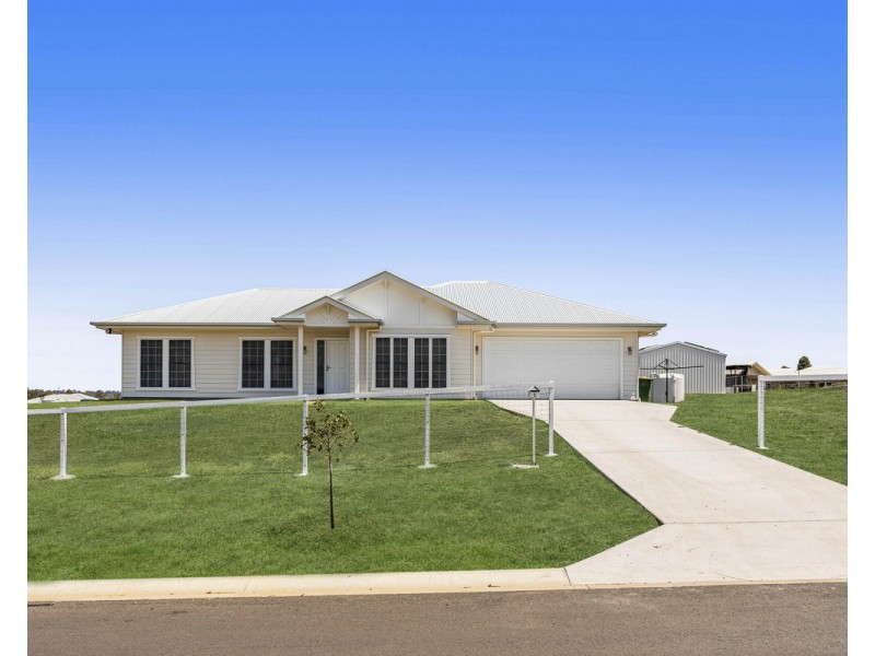 1 Daintree Crescent, Meringandan West QLD 4352