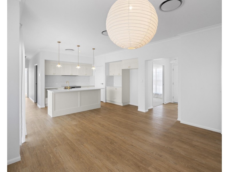 1 Daintree Crescent, Meringandan West QLD 4352