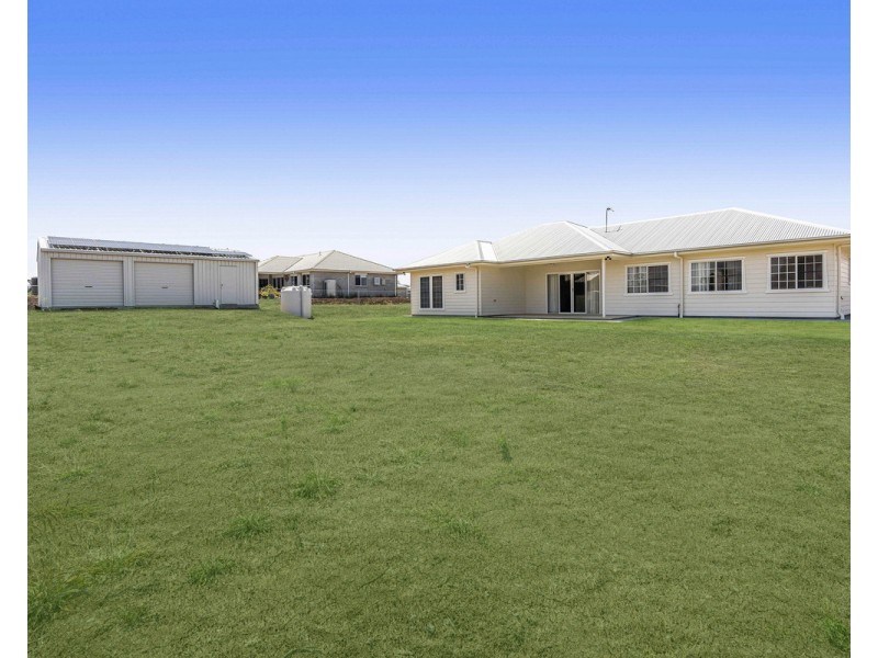 1 Daintree Crescent, Meringandan West QLD 4352