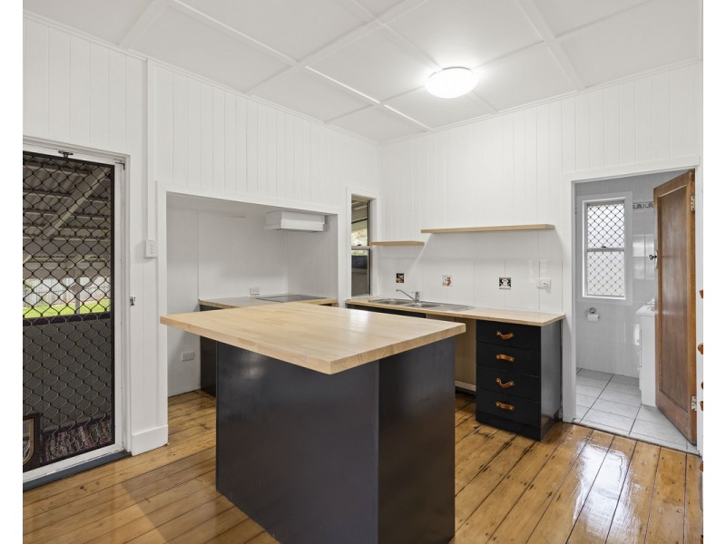 6 West Street, North Toowoomba QLD 4350