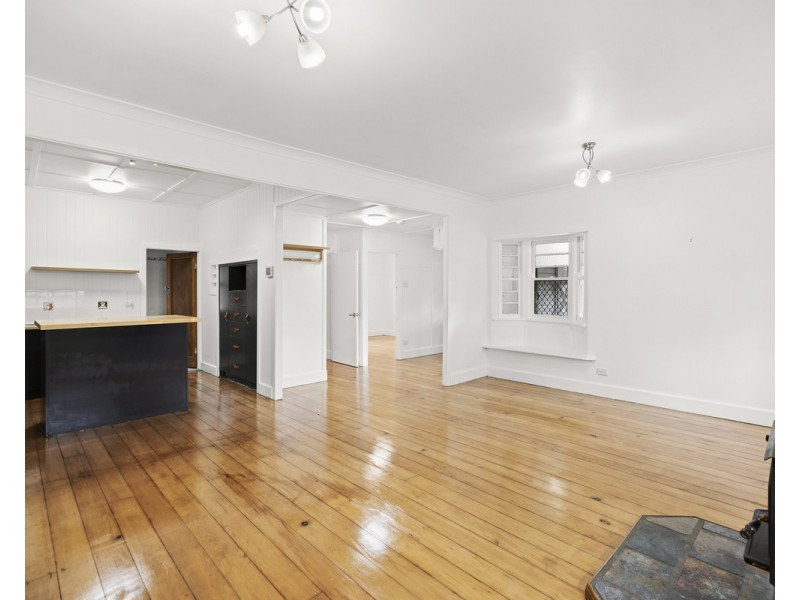 6 West Street, North Toowoomba QLD 4350