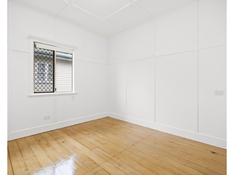 6 West Street, North Toowoomba QLD 4350