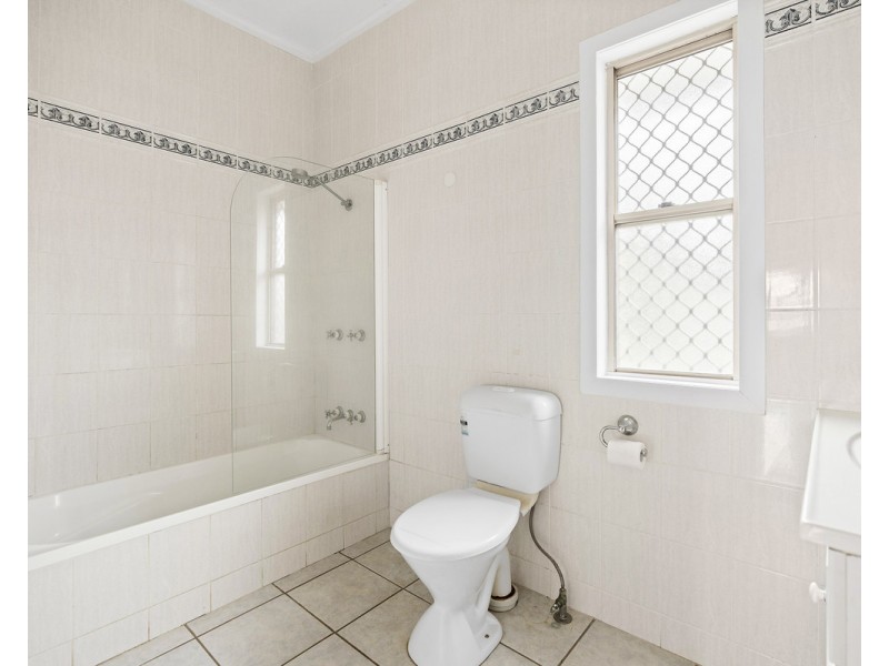 6 West Street, North Toowoomba QLD 4350