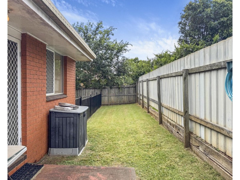 2/24 Claret Street, Wilsonton Heights QLD 4350