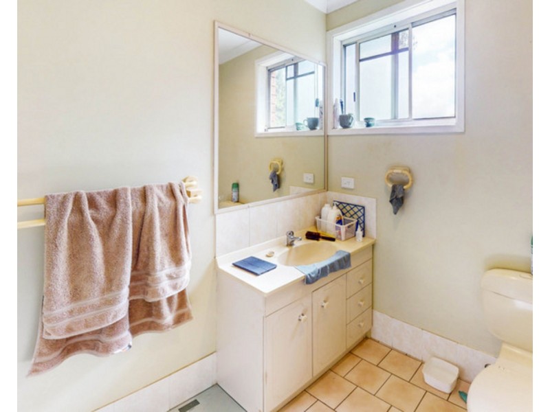 2/24 Claret Street, Wilsonton Heights QLD 4350