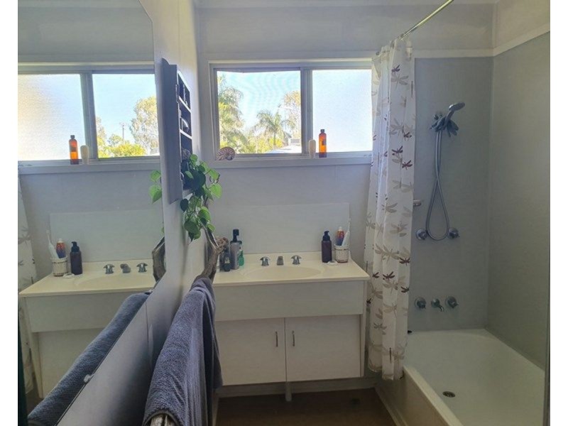 19 Stephenson Street, Moura QLD 4718