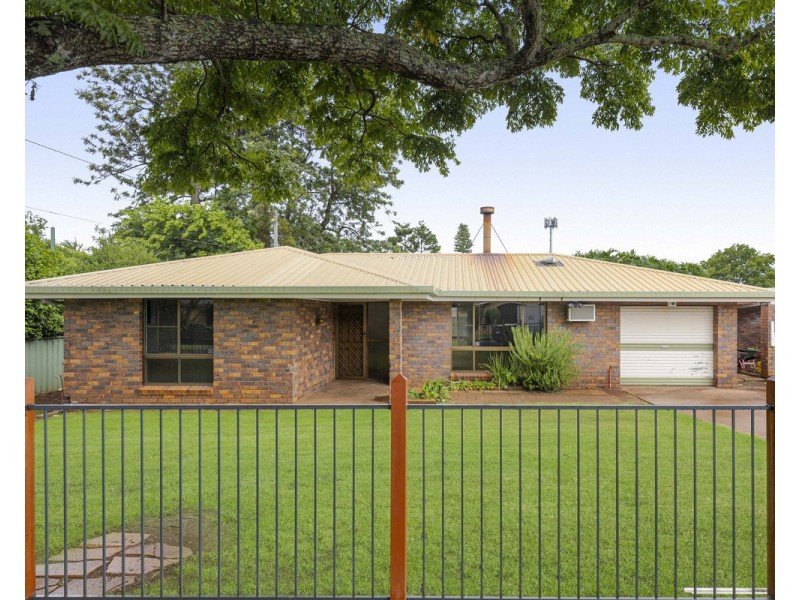 10 Cloake Street, Rockville QLD 4350