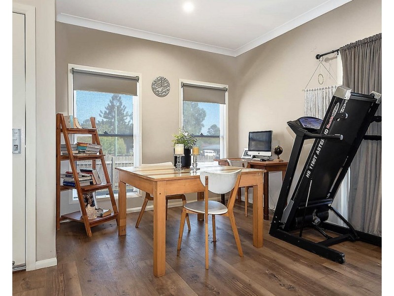 2/124C Holberton Street, Newtown QLD 4350