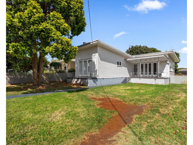 377 Tor Street, Newtown QLD 4350