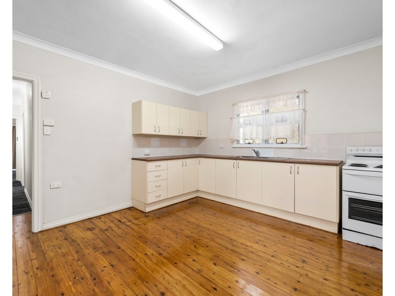 377 Tor Street, Newtown QLD 4350