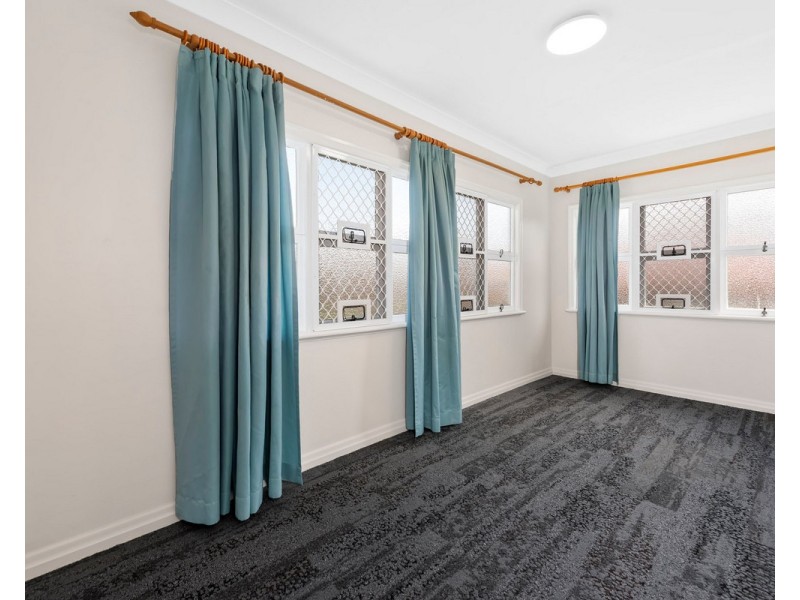 377 Tor Street, Newtown QLD 4350