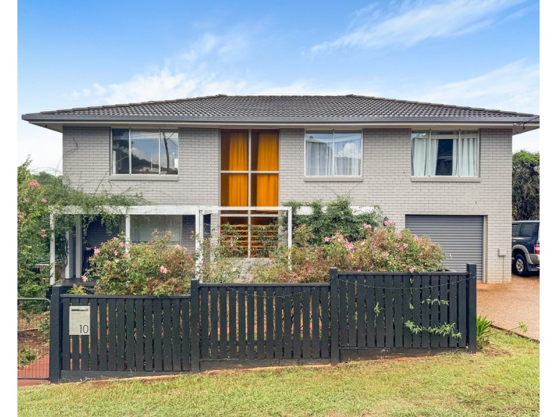 10 Catto Street, Centenary Heights QLD 4350