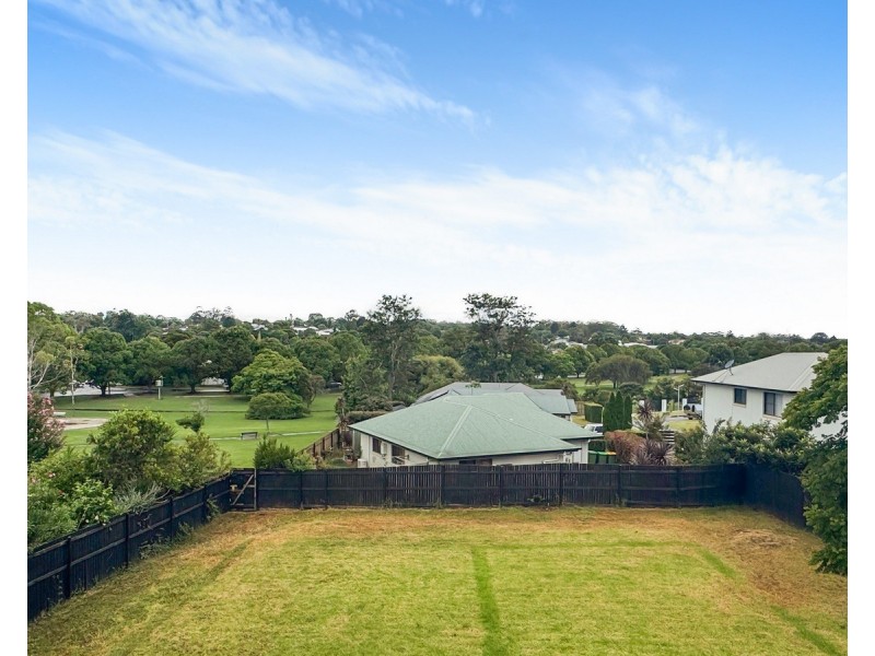 10 Catto Street, Centenary Heights QLD 4350