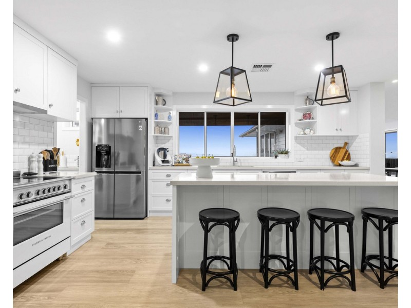 292 Rowbotham Street, Middle Ridge QLD 4350