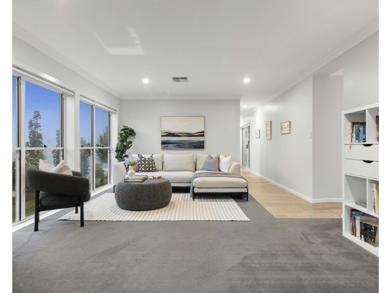 292 Rowbotham Street, Middle Ridge QLD 4350