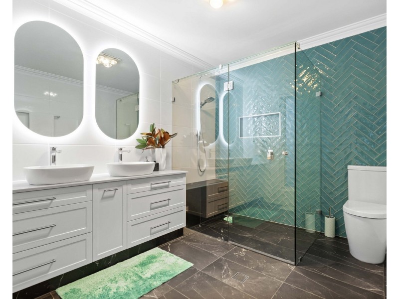 292 Rowbotham Street, Middle Ridge QLD 4350