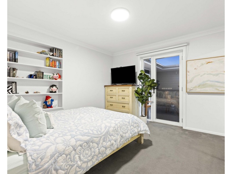 292 Rowbotham Street, Middle Ridge QLD 4350