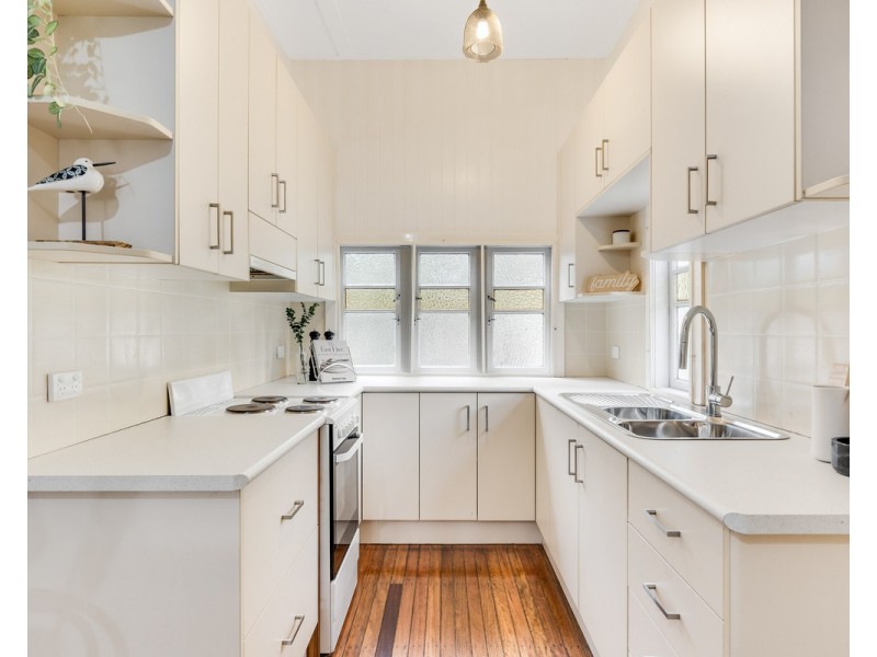 6 Perry Street, Harlaxton QLD 4350