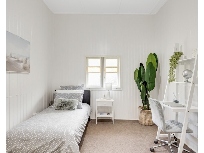 6 Perry Street, Harlaxton QLD 4350