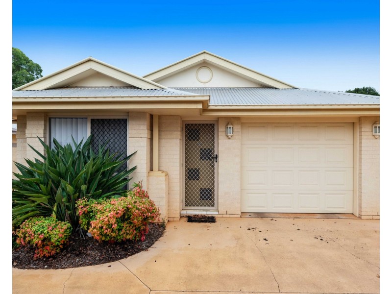 4/11 Gladstone Street, Newtown QLD 4350