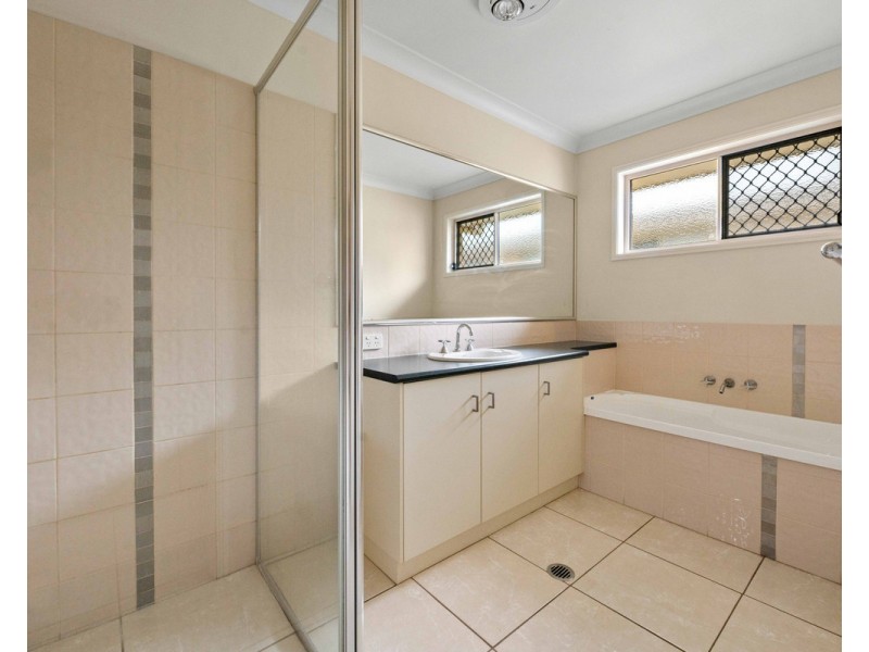 4/11 Gladstone Street, Newtown QLD 4350