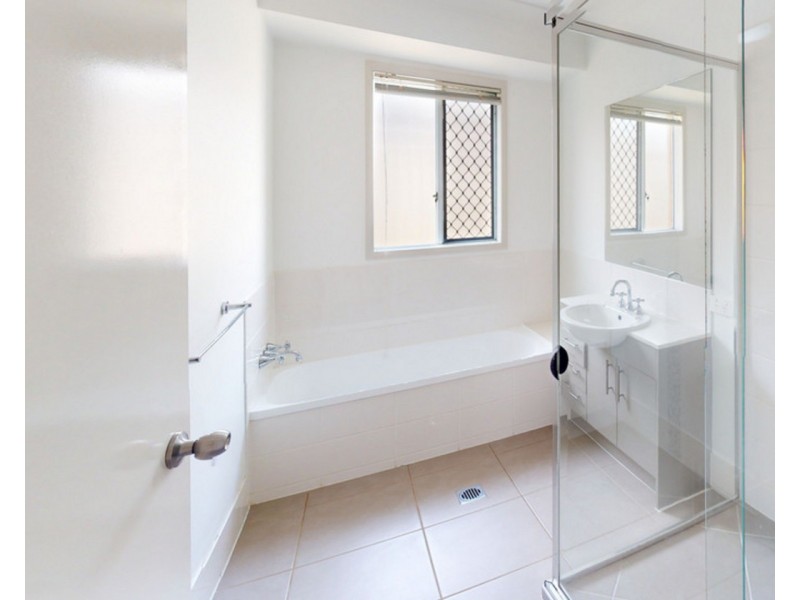 1/1 Northpoint Avenue, Harlaxton QLD 4350