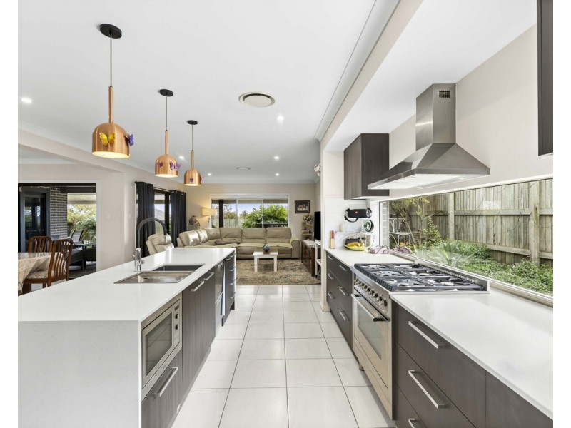 9 Tempest Drive, Glenvale QLD 4350