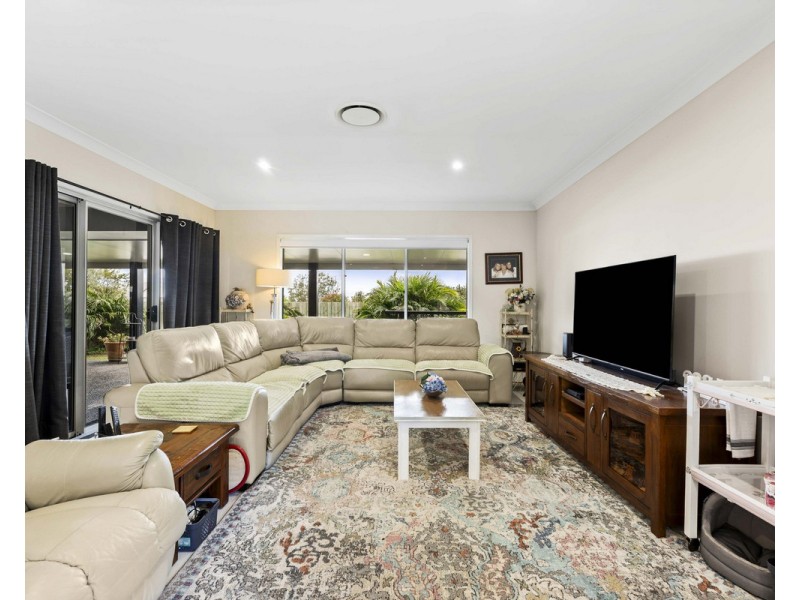 9 Tempest Drive, Glenvale QLD 4350