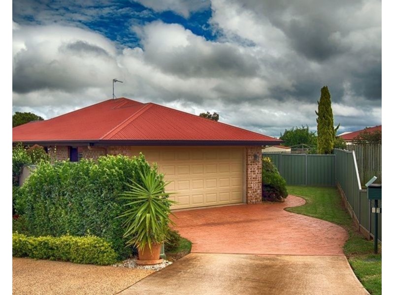 17 Hinchliffe Drive, Kearneys Spring QLD 4350