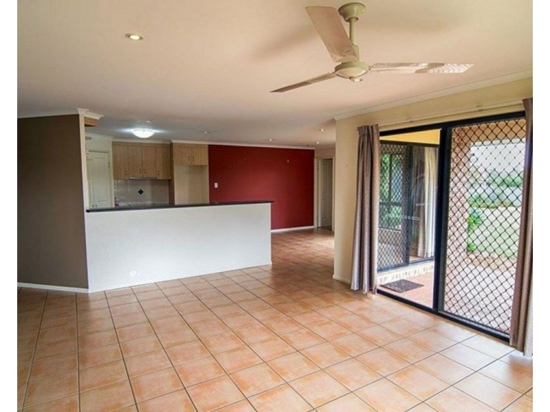 17 Hinchliffe Drive, Kearneys Spring QLD 4350