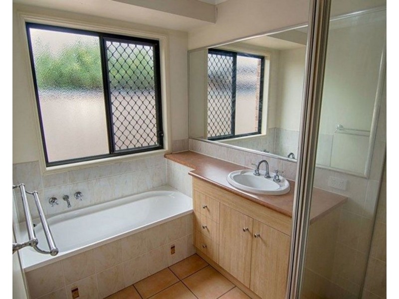 17 Hinchliffe Drive, Kearneys Spring QLD 4350