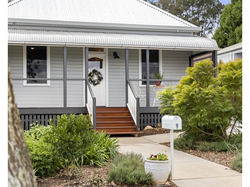 9 Lemnos Street, Harlaxton QLD 4350