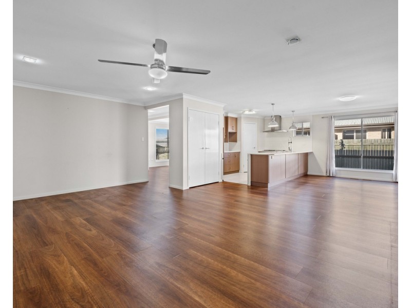 8 Lanagan Court, Middle Ridge QLD 4350