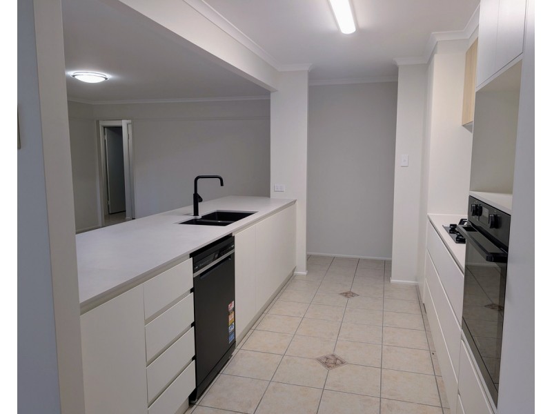 1 Zinnia Court, Middle Ridge QLD 4350