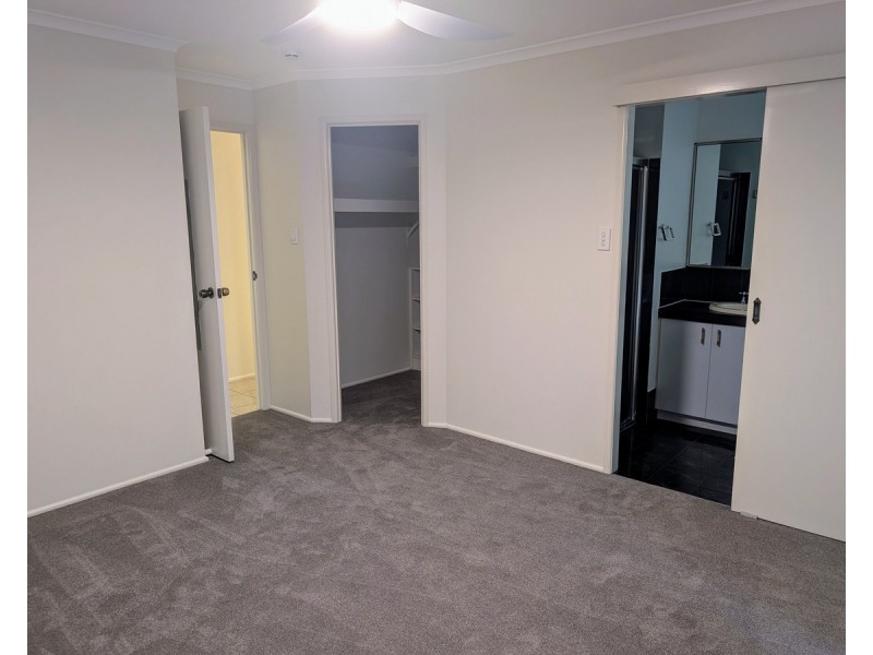 1 Zinnia Court, Middle Ridge QLD 4350