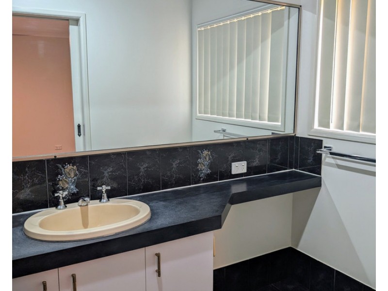 1 Zinnia Court, Middle Ridge QLD 4350