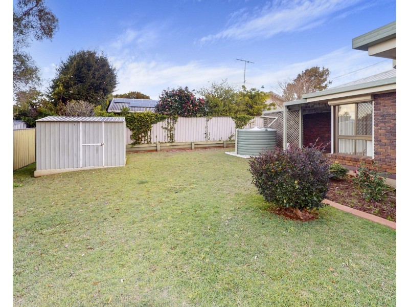 4 Whalan Court, Kearneys Spring QLD 4350