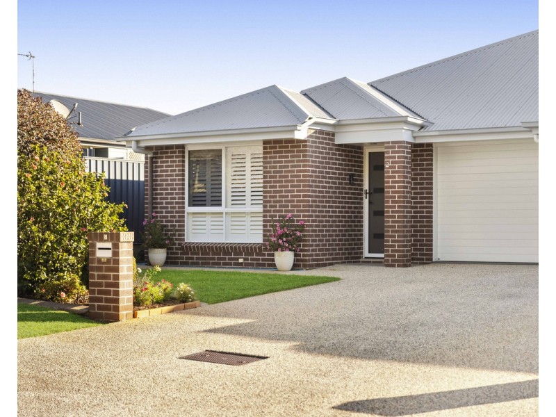 2/3 Esmond Street, Rockville QLD 4350