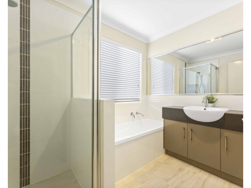 2/3 Esmond Street, Rockville QLD 4350