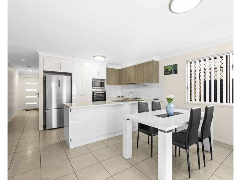 2/3 Esmond Street, Rockville QLD 4350