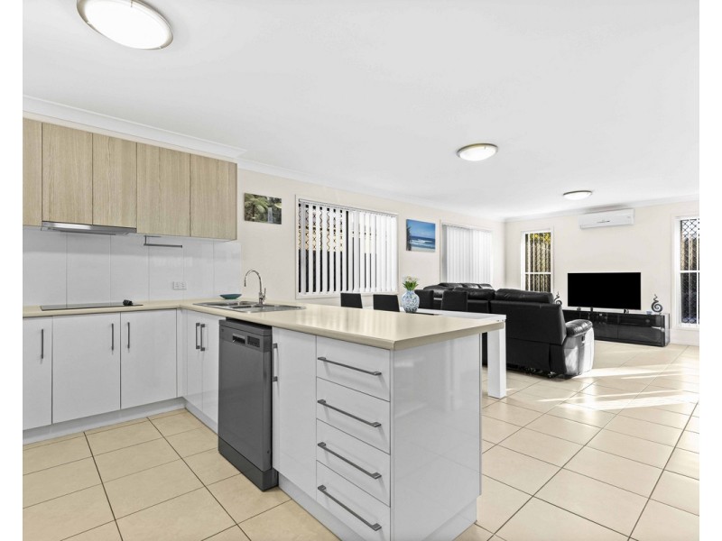 2/3 Esmond Street, Rockville QLD 4350