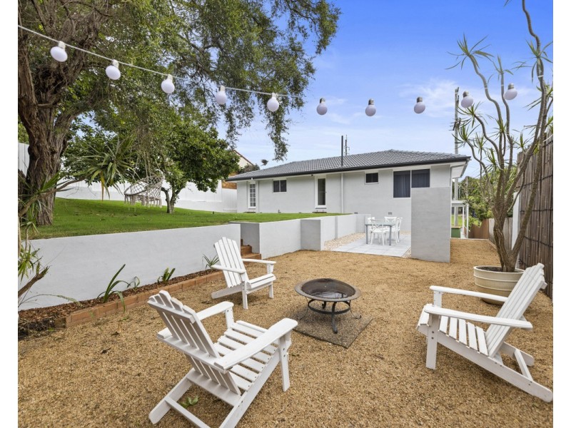 37 North Street, Mount Lofty QLD 4350