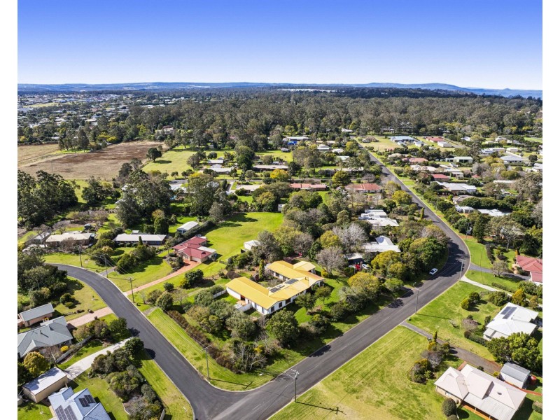 13 Granada Drive, Highfields QLD 4352