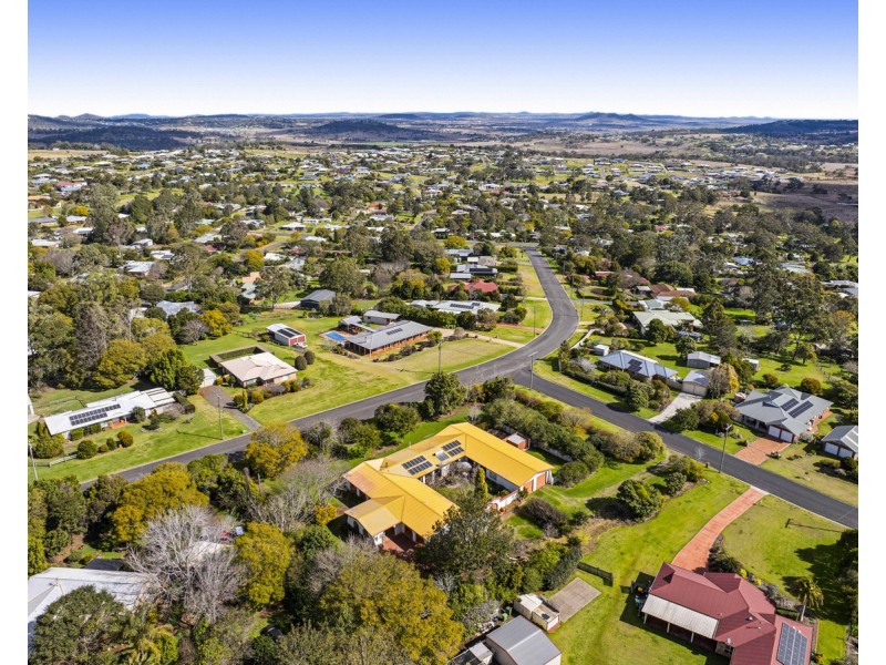13 Granada Drive, Highfields QLD 4352