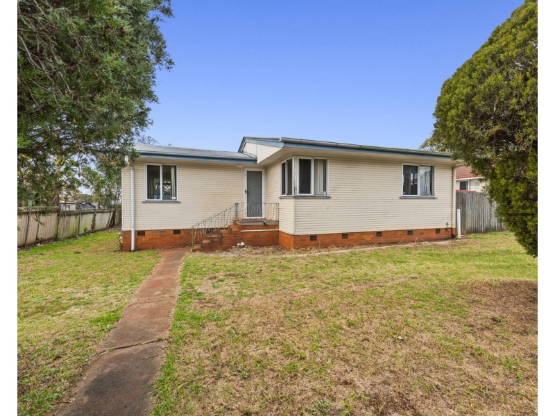 8 Hampton Street, Newtown QLD 4350