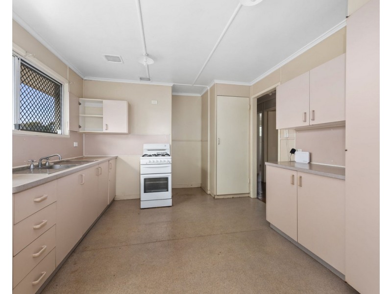 8 Hampton Street, Newtown QLD 4350